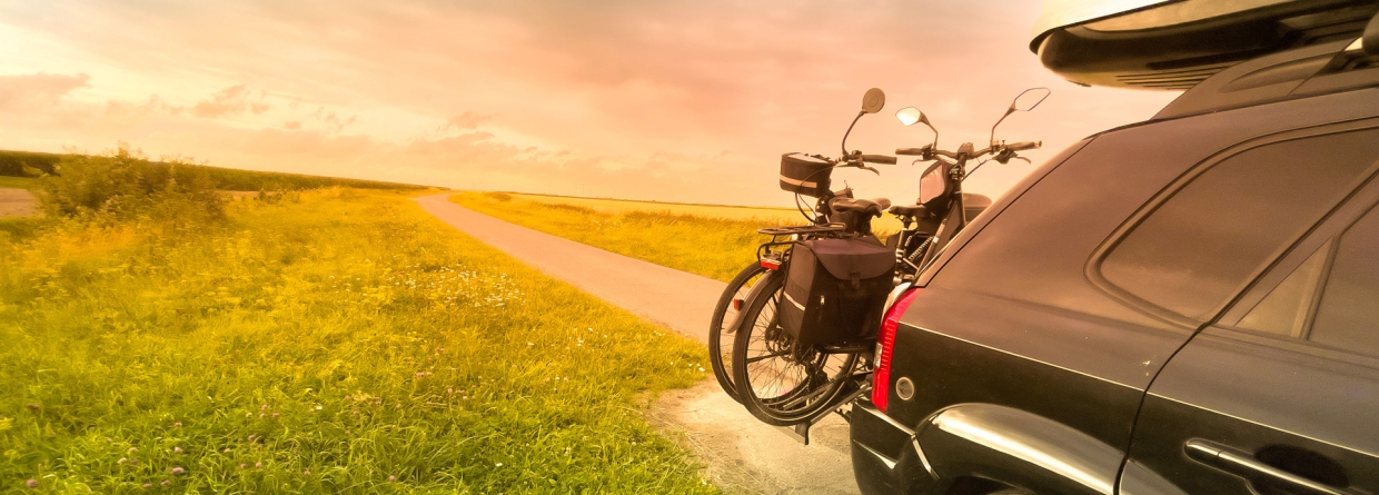 E-bikes op de fietsendrager achter de auto